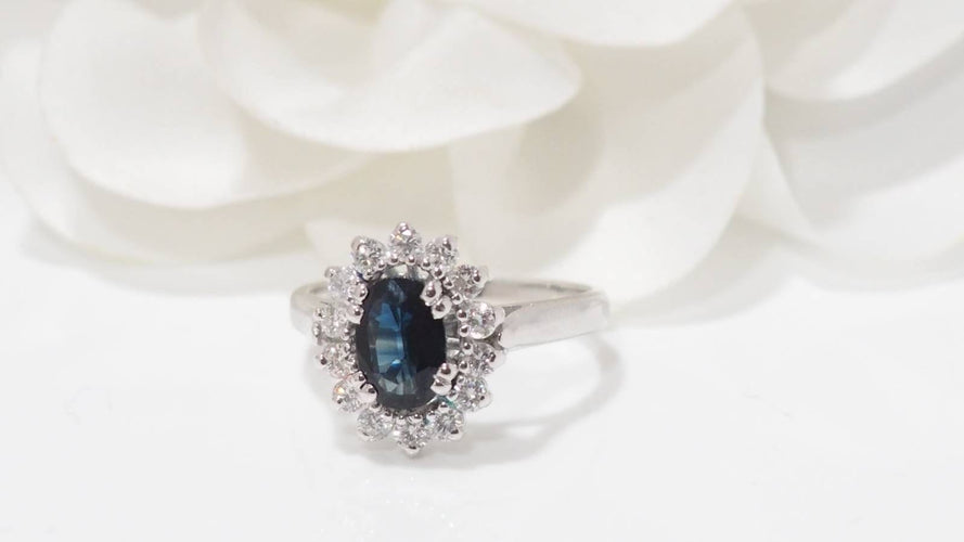 Bague 54 Bague marguerite en or blanc, saphir et diamants 58 Facettes 32002