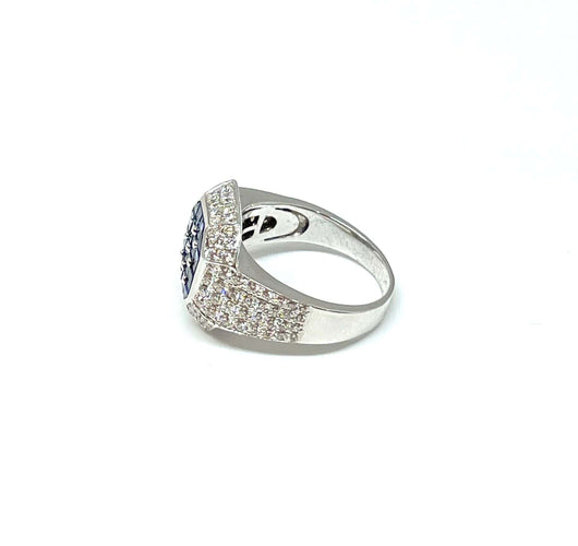 Bague Chevalière or blanc saphirs calibrés et diamants 58 Facettes