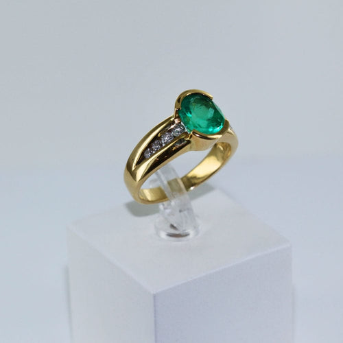 Bague 51 Bague émeraude et diamants 58 Facettes