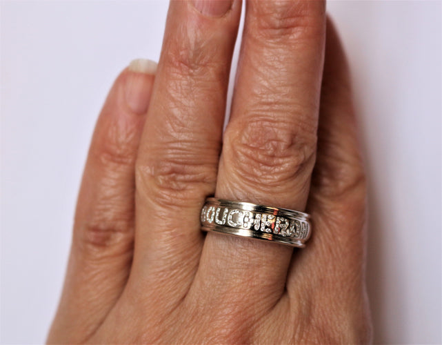 Bague 55 Bague jonc BOUCHERON or blanc et brillants 58 Facettes 411