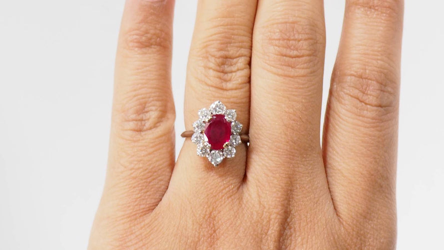 Bague Bague marguerite or blanc rubis ovale et diamants 58 Facettes 30987