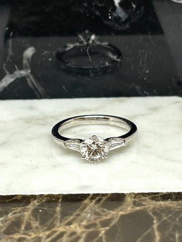Bague Solitaire en or blanc diamant centre 0,60 ct 58 Facettes
