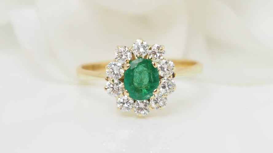 Bague 56 Bague marguerite en or jaune, émeraude et diamants 58 Facettes 32535