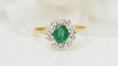 Bague 56 Bague marguerite en or jaune, émeraude et diamants 58 Facettes 32535