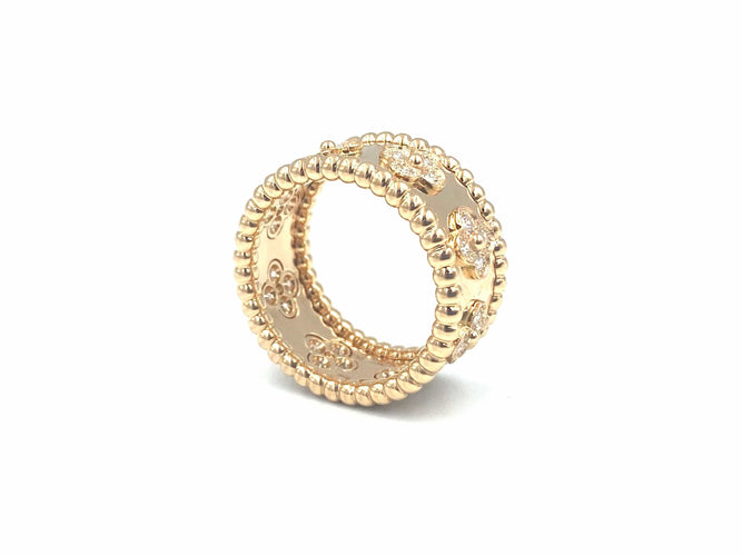 Bague 53 Bague VAN CLEEF & ARPELS Perlée Trèfles diamants 58 Facettes