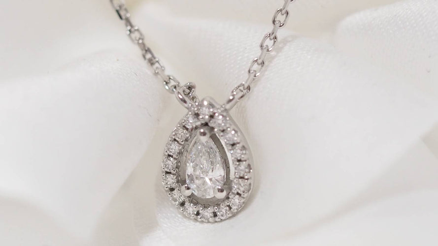 Collier Collier pendentif en or blanc et diamants 58 Facettes 31208
