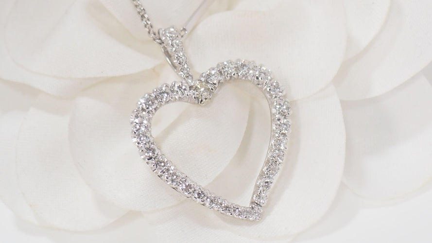 Pendentif Collier cœur en or blanc et diamants 58 Facettes 31990