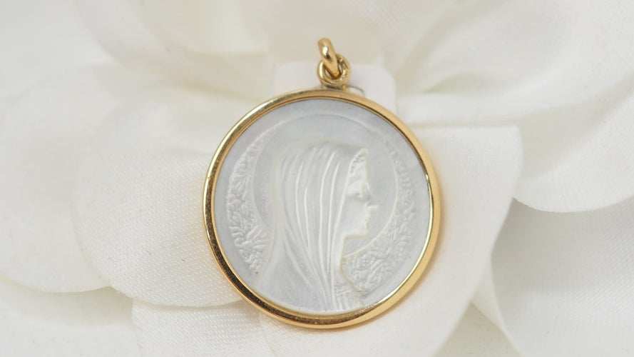 Pendentif Pendentif Médaille Vierge En Or Jaune Et Nacre 58 Facettes mtor