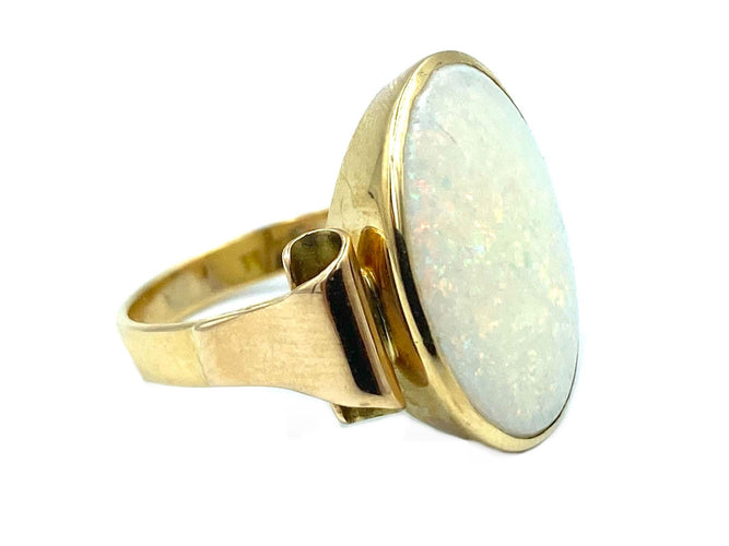 Bague Bague vers 1940 or jaune et opale 58 Facettes