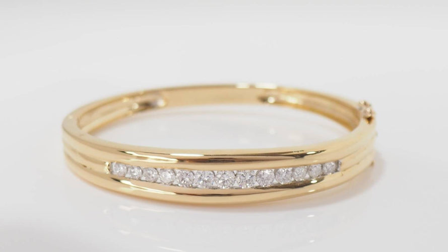 Bracelet Bracelet jonc ouvrant en or jaune et diamants 58 Facettes 32150