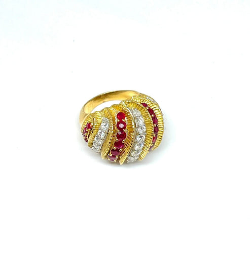 Bague Bague en or jaune rubis et diamants 58 Facettes