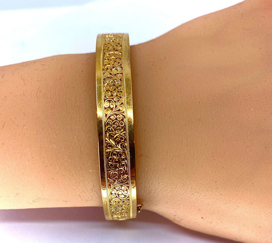 Bracelet Bracelet jonc ouvrant ciselé d’arabesques et volutes 58 Facettes