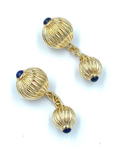 Boutons de manchette CARTIER. Boutons de manchette or jaune et saphirs 58 Facettes