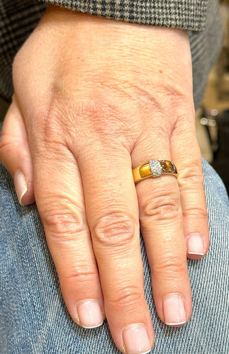Bague 53 Alliance or jaune 18 carats motif en diamants 58 Facettes
