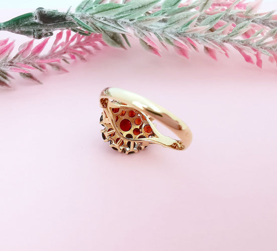 Bague 54.5 Bague Fleur Grenats Or Jaune 58 Facettes AA 1485