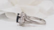 Bague Bague or blanc, saphir ovale et diamants brillants et trapèzes 58 Facettes 31010