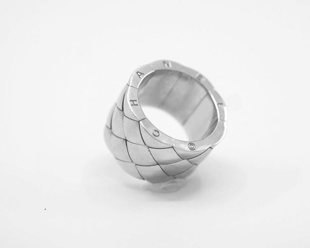 Bague Bague Chanel Matelassé, Or blanc 58 Facettes