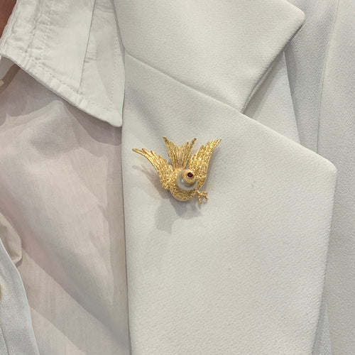 Broche Broche oiseau en or jaune, rubis, perle. 58 Facettes 32229