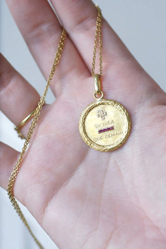 Pendentif Médaille Augis diamants 58 Facettes