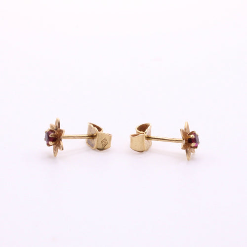 Boucles d'oreilles Boucles d’oreilles étoile Or jaune Rubis 58 Facettes