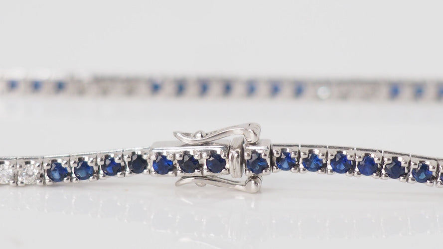 Bracelet Bracelet en or blanc saphirs et diamants 58 Facettes 32236