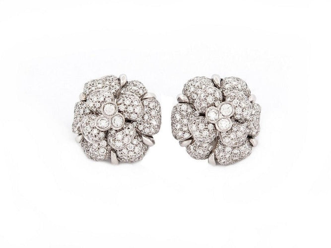 Boucles d'oreilles boucles d'oreilles CHANEL camelia or blanc 18k et diamants 58 Facettes 239244