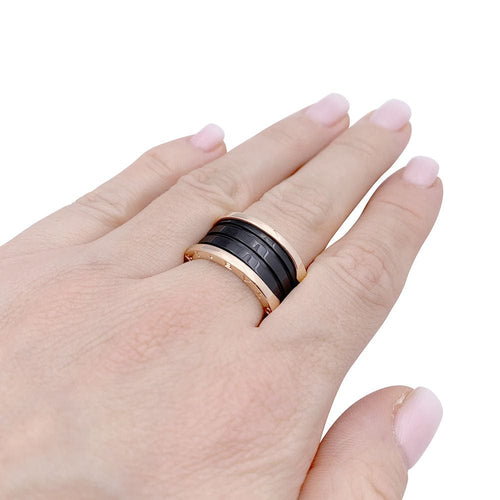 Bague 57 Bague Bulgari, "B.Zero1", or rose et céramique. 58 Facettes 33292