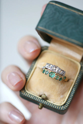 Bague Bague lignes diamants et émeraudes 58 Facettes