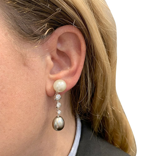 Boucles d'oreilles Boucles d'oreilles Cartier, "Agnès", or blanc, diamants, perles de culture. 58 Facettes 31184