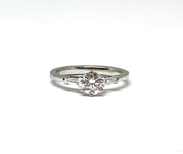 Bague Solitaire en or blanc diamant centre 0,60 ct 58 Facettes