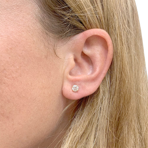 Boucles d'oreilles Puces d'oreilles en or jaune, diamants. 58 Facettes 31965