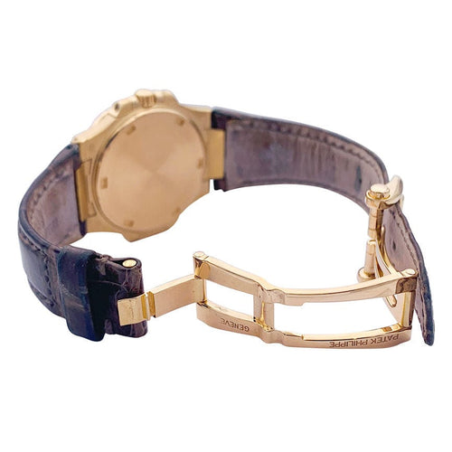 Montre Montre Patek Philippe, "Nautilus", or rose, diamants, cuir. 58 Facettes 32776