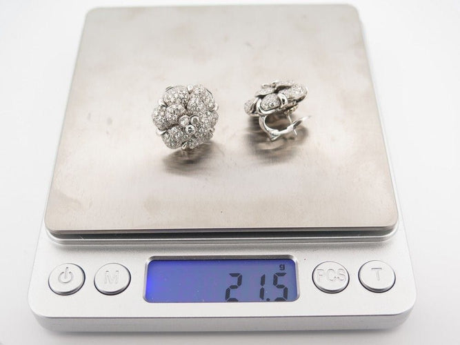 Boucles d'oreilles boucles d'oreilles CHANEL camelia or blanc 18k et diamants 58 Facettes 239244