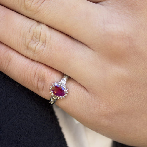 Bague Bague marguerite en or blanc diamants et rubis 58 Facettes 21254