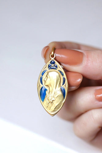 Pendentif Médaille ancienne en or, Vierge Marie, et émail plique-à-jour 58 Facettes