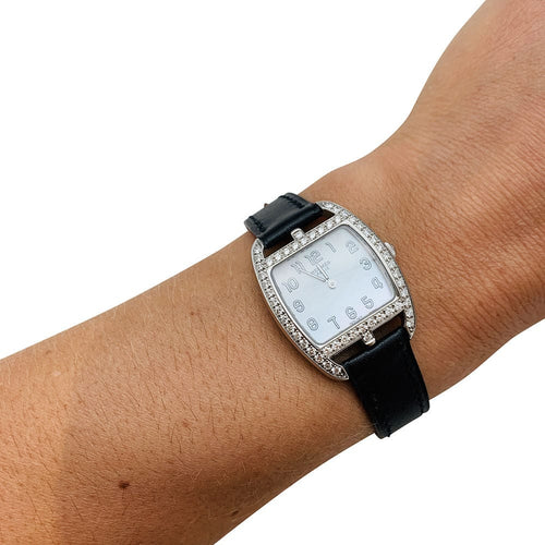 Montre Montre Hermès modèle "Cape Cod Tonneau" en acier et diamants sur cuir. 58 Facettes 29525