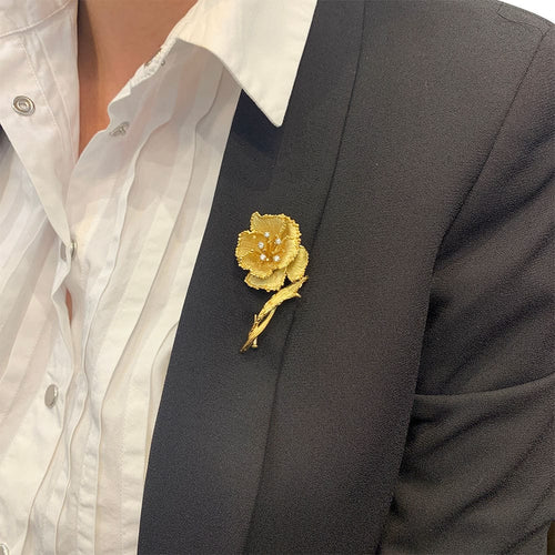 Broche Broche fleur or jaune et diamants. 58 Facettes 31887