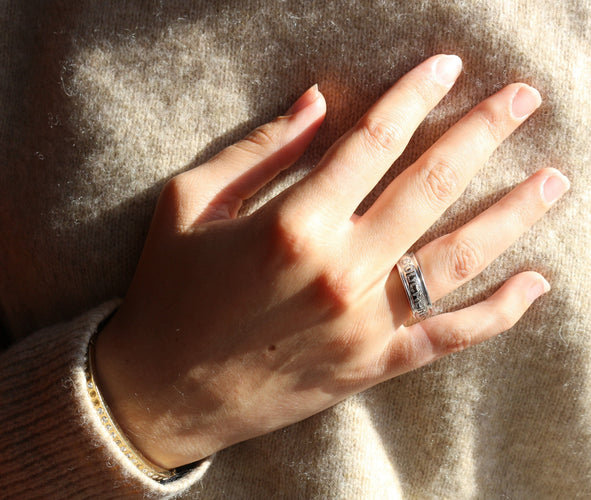 Bague 55 Bague jonc BOUCHERON or blanc et brillants 58 Facettes 411