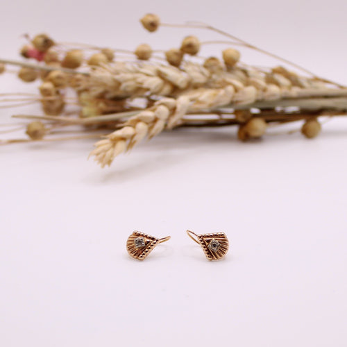 Boucles d'oreilles Boucles d’oreilles dormeuses or rose motif éventail pierre blanche 58 Facettes