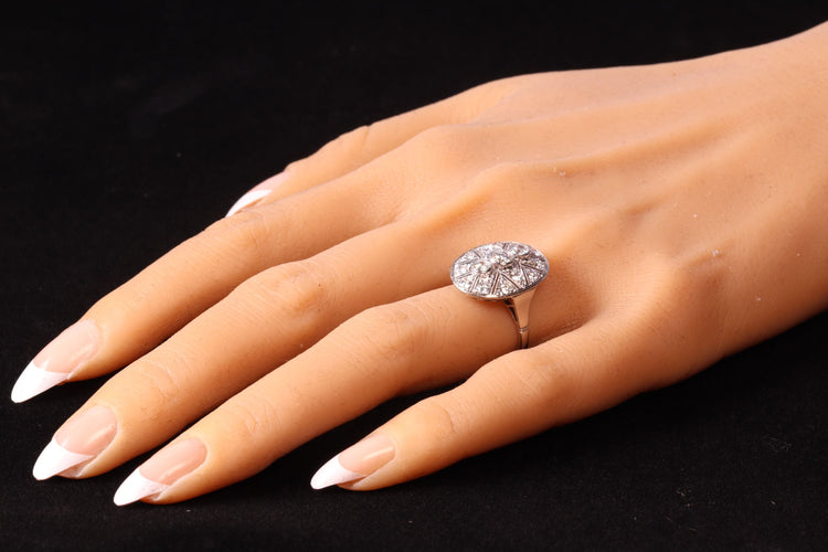 Bague 58 Romance éternelle : bague Art Déco en platine et diamants des années 1950 58 Facettes 24002-0085