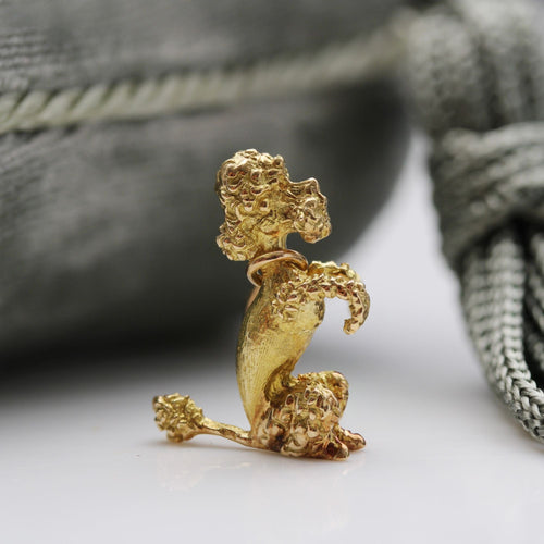 Pendentif Breloque caniche assis or jaune 58 Facettes 23-215