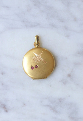 Pendentif Médaillon ancien Hirondelle et Cerises 58 Facettes