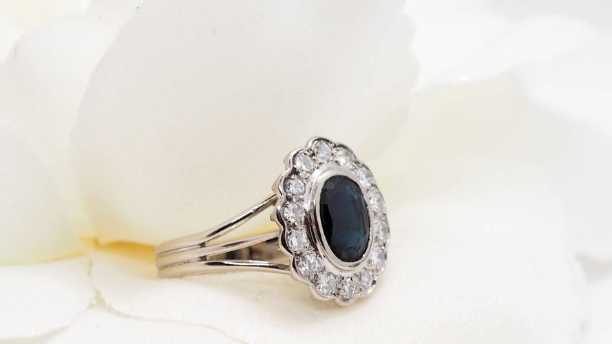 Bague Bague marguerite en or blanc, saphir et diamants 58 Facettes 29977