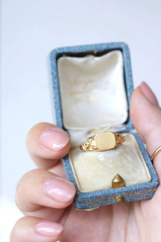 Bague Bague chevalière ancienne en or jaune 58 Facettes