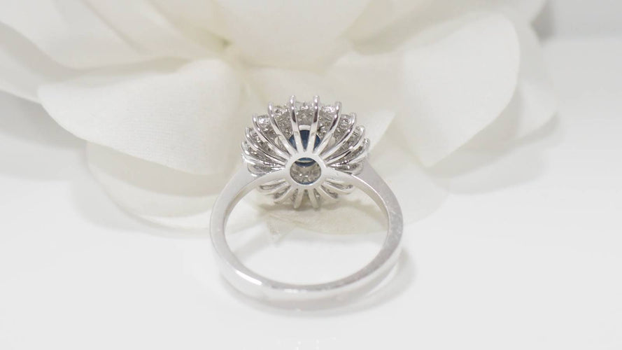 Bague 54 Bague en or blanc, saphir et diamants 58 Facettes F4952