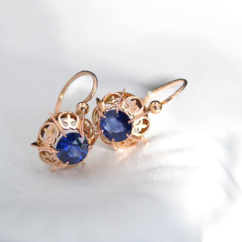 Boucles d'oreilles Boucles d'oreilles anciennes saphirs en dormeuses 58 Facettes 23-061