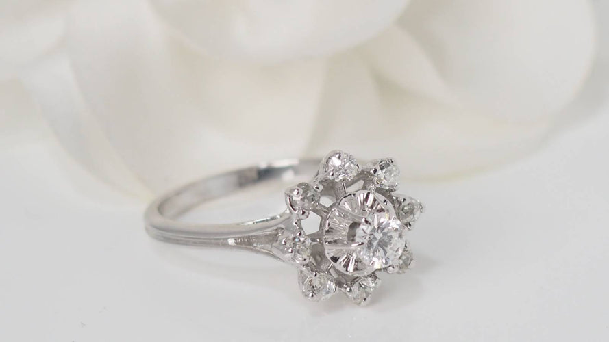 Bague 57 Bague marguerite en or blanc et diamants 58 Facettes 31930