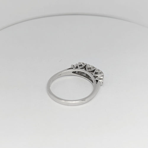 Bague Bague en or blanc et diamants 58 Facettes 16623