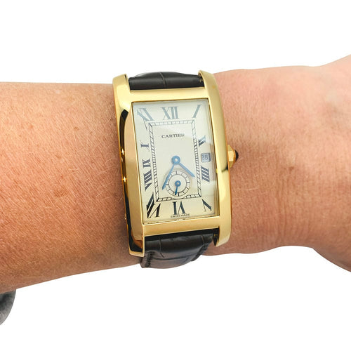 Montre Montre Cartier "Tank Américaine" en or jaune sur cuir. 58 Facettes 31091