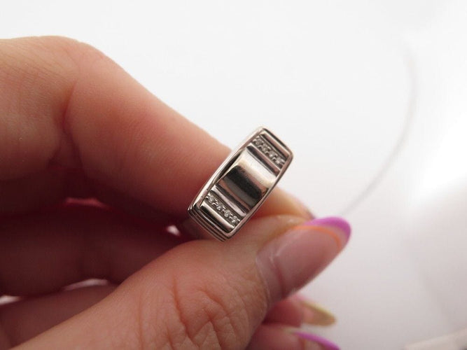 Bague 51 bague POIRAY pavee de 8 diamants t51 en or blanc 18k godrons 58 Facettes 252128